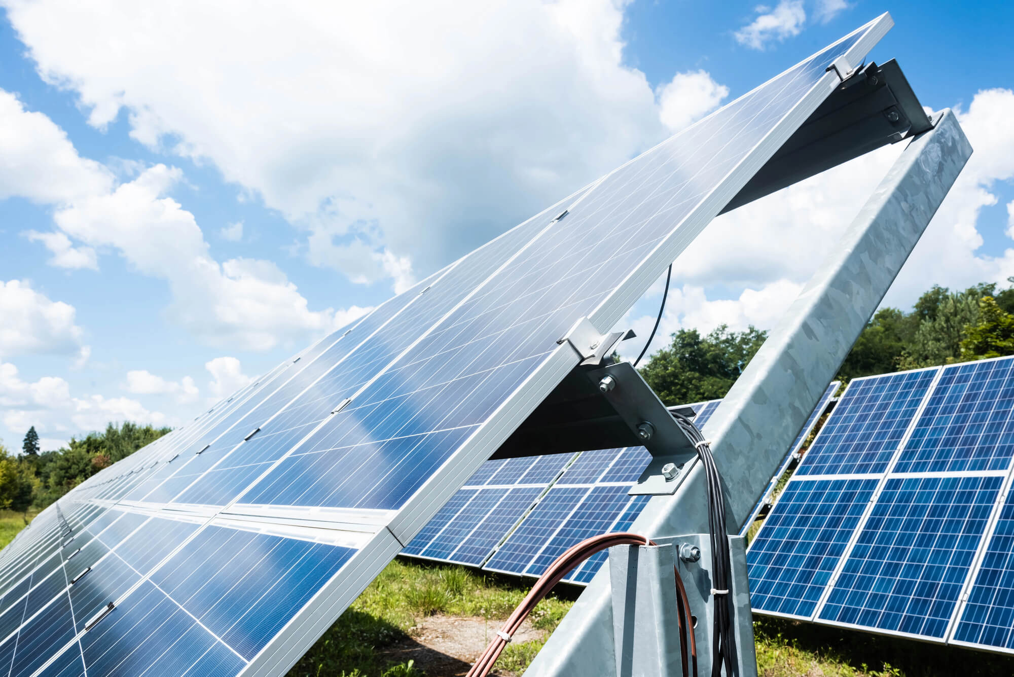 How Does Solar Power Reduce Carbon Emissions?